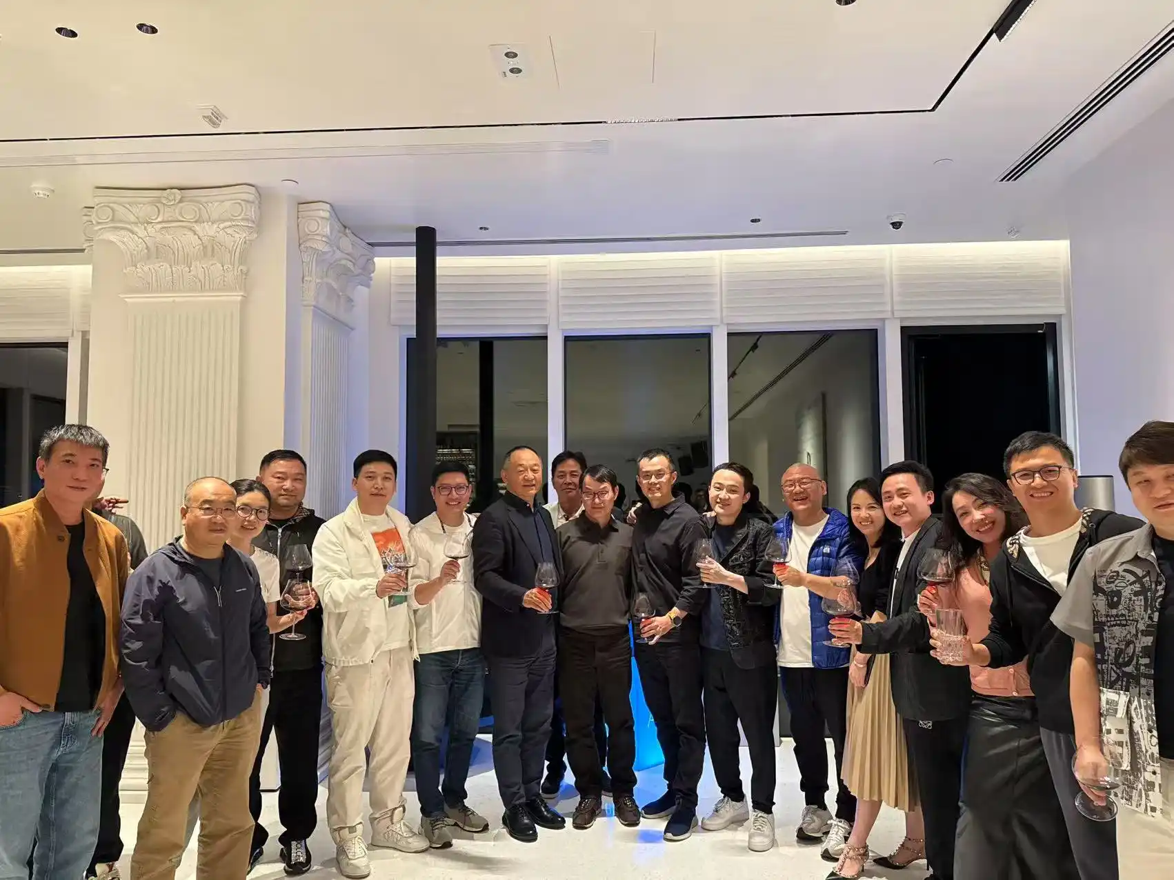 币圈首富们喝交杯酒,化解10亿美元恩仇的币圈规则 第1张 币圈首富们喝交杯酒,化解10亿美元恩仇的币圈规则 第1张